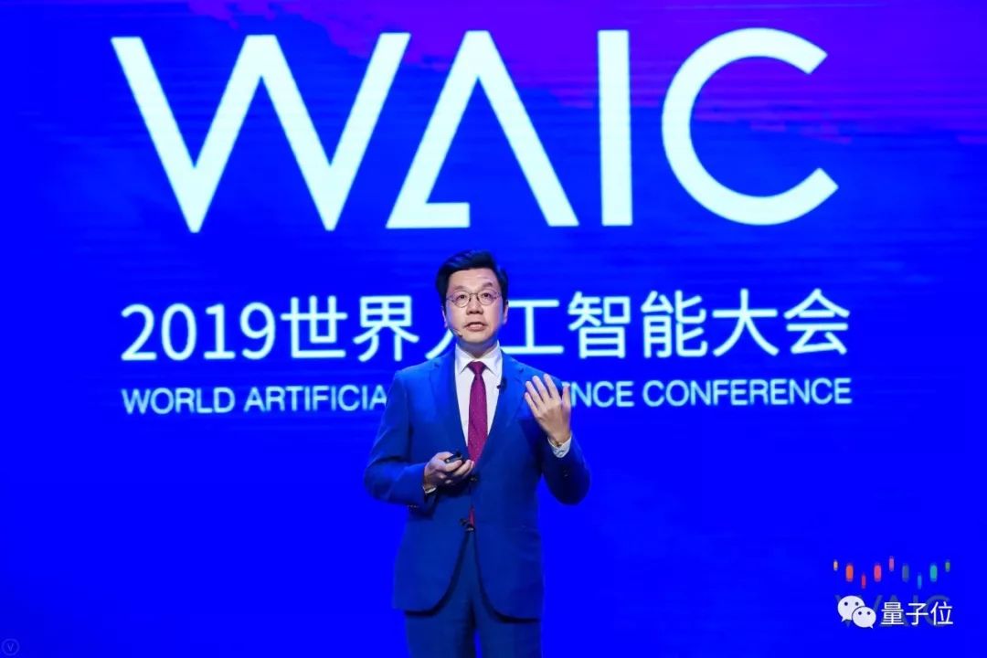 这是创新工场董事长李开复在2019上海世界人工智能大会上的主论坛演讲