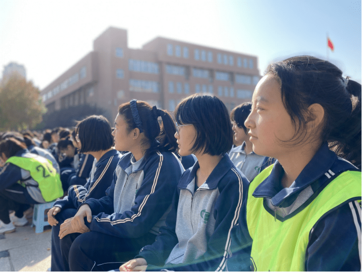 临汾市新东方计算机学校,新东方在线走进校园——全国中小学大型公益讲座“怒放青春”走进临汾...