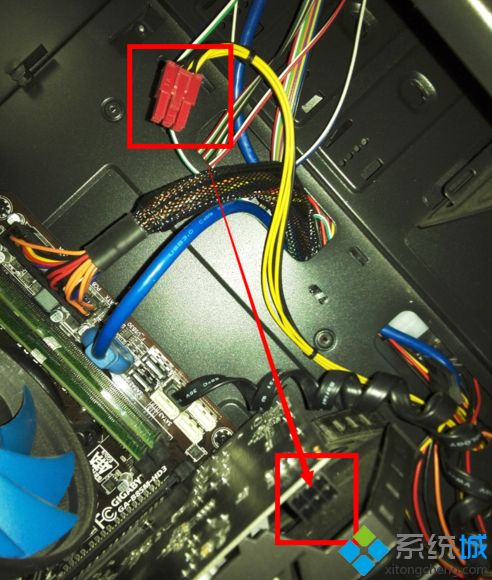 6,插上显卡之后,将原来需要插入显卡的接口,插入显卡;5,插进去的时候