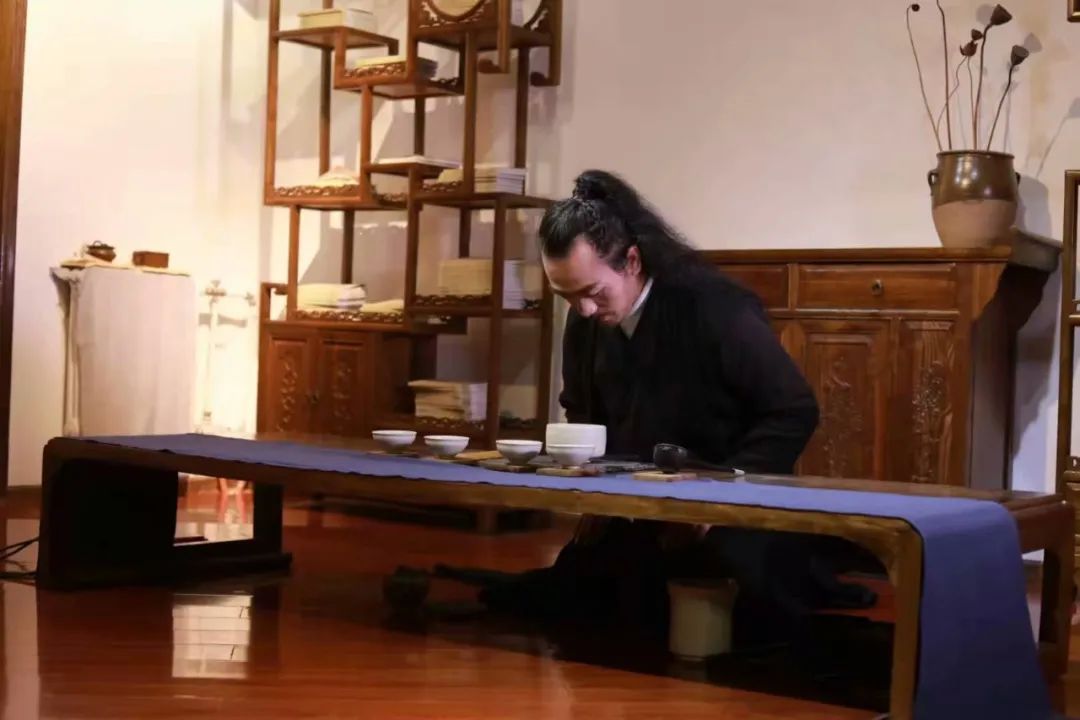 围棋经典棋谱_秀秀老师：茶艺师也要学好围棋