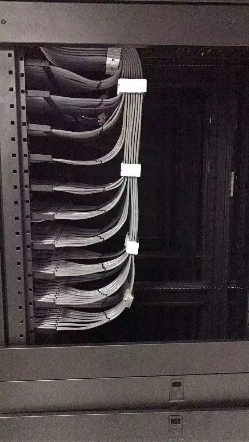 如何区分网线是几类的机柜乱一文了解清楚机柜如何理出高大上的效果