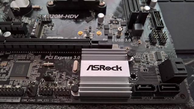 ryzen 5 2200g性价比高,但是v8的核显性能差点.