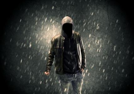 一个图片在另一个图片定位淋雨图片孤身一人一个人在淋雨的图片新闻