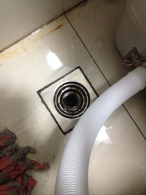 html怎么在文本框里插图片_为什么说洗衣机排水管不能直接插在地漏里?