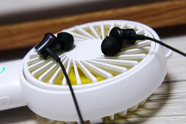 安卓耳机左右音量调节小米活塞耳机typec版