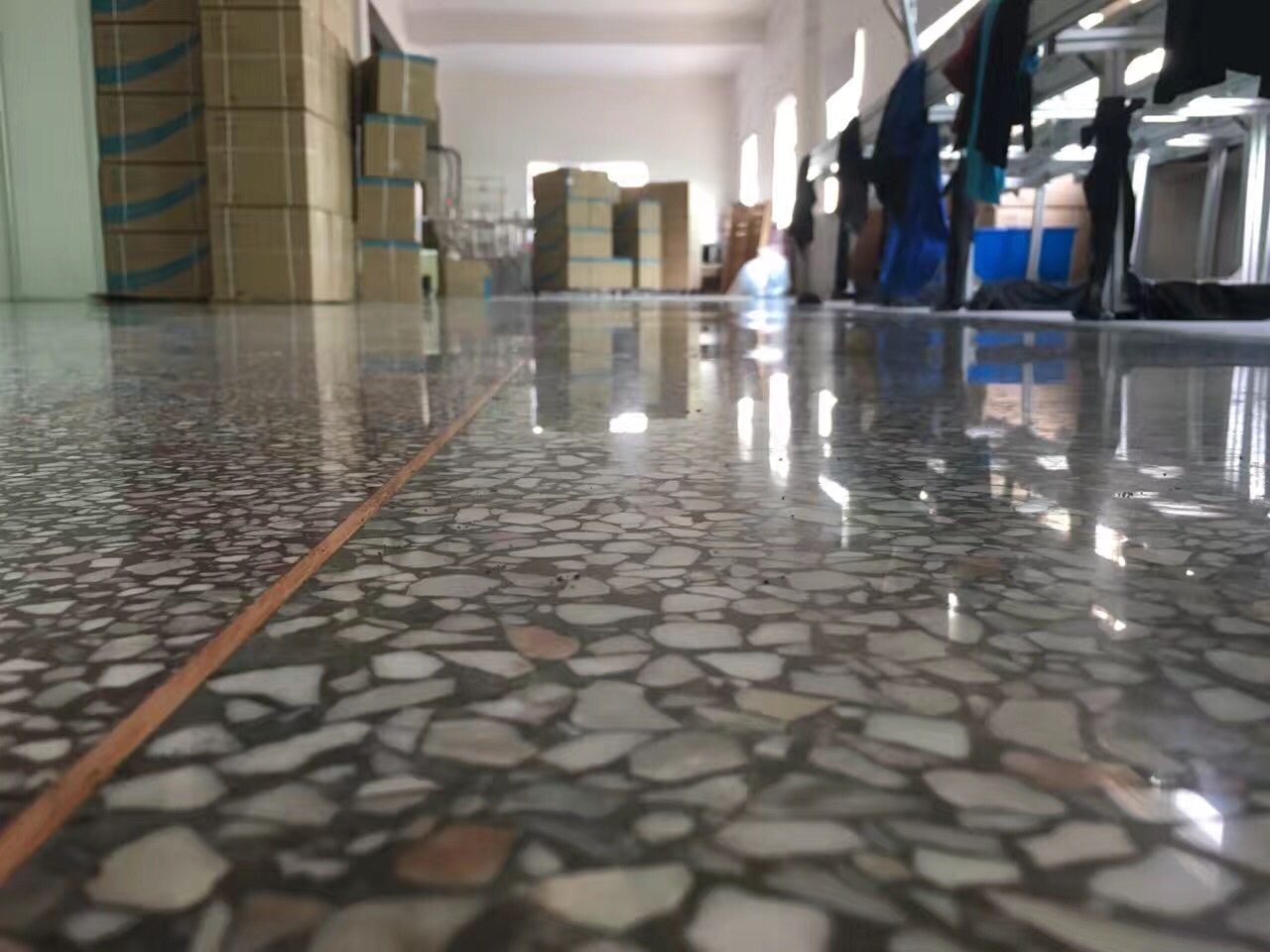 水磨石地面分隔条设置示意图水磨石地面的优缺点