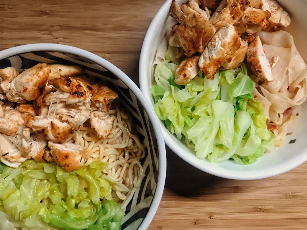jzoj zsy家今天的饭_夏日超低卡高蛋白减脂餐 | 三文鱼黄瓜鸡蛋拌饭