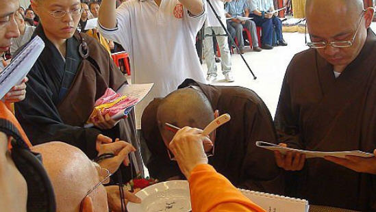 [转载]钟茂森博士在香港圆明寺上畅下怀老法师座下剃度