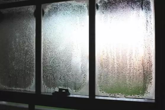 入冬系列之加拿大卡尔加里冬天你家门窗玻璃为什么会结霜结露怎么处理