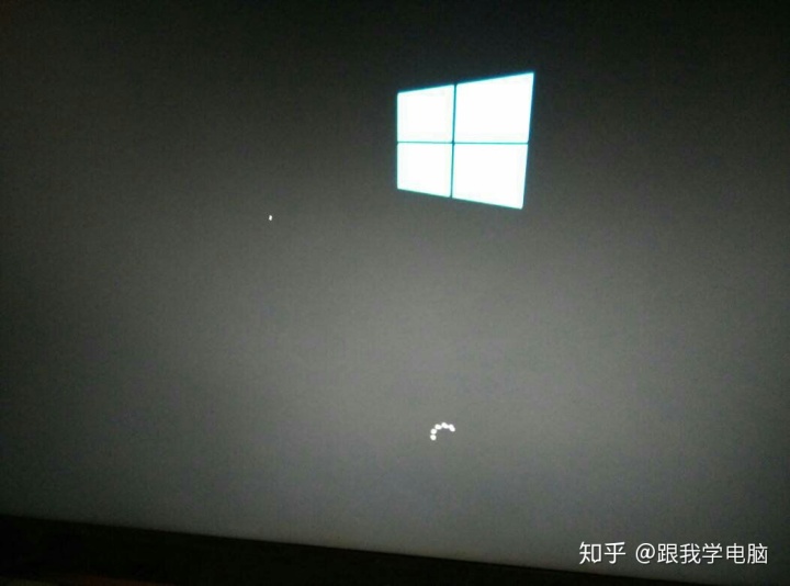 win10右键一直转圈_Win10电脑开机一直转圈无法进入系统的解决方法