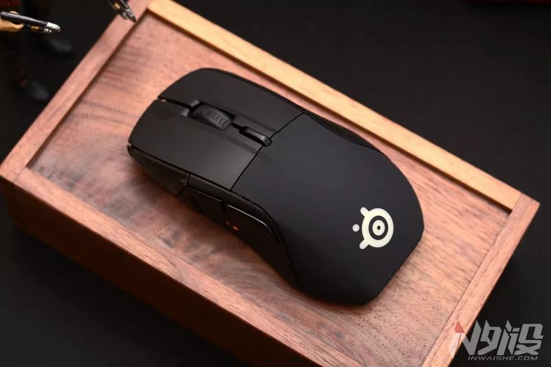 鼠标固定在屏幕中间集众黑科技于一身赛睿rival710鼠标上手体验