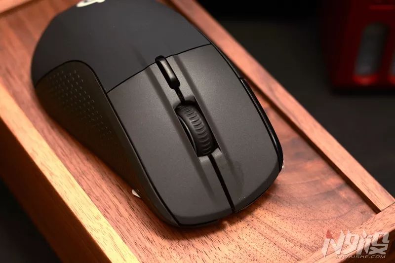 鼠标固定在屏幕中间集众黑科技于一身赛睿rival710鼠标上手体验
