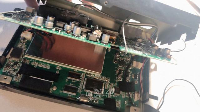 车机wince进入工程模式_高能炫技爱折腾！奥迪Q5车机加装AV视频输入可玩游戏“坦克大战”...-CSDN博客