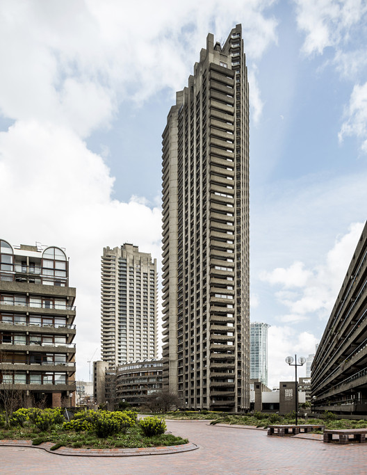 Complejo Barbican Estate, Chamberlin, Powell and Bon (1965-1976, Londres, Reino Unido). Image © Stefano Perego
