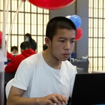 2 位大学生获奖——其中,就包括来自上海华东师大第二附属中学的"05