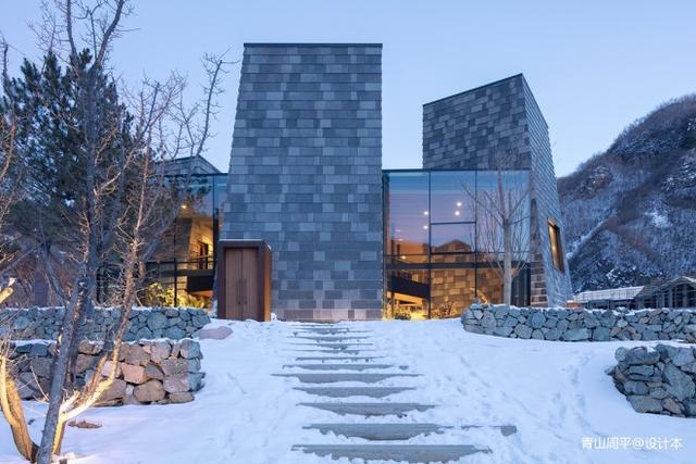 dbnmpntw连接忙碌中森之谷温泉中心在天然森林中行走