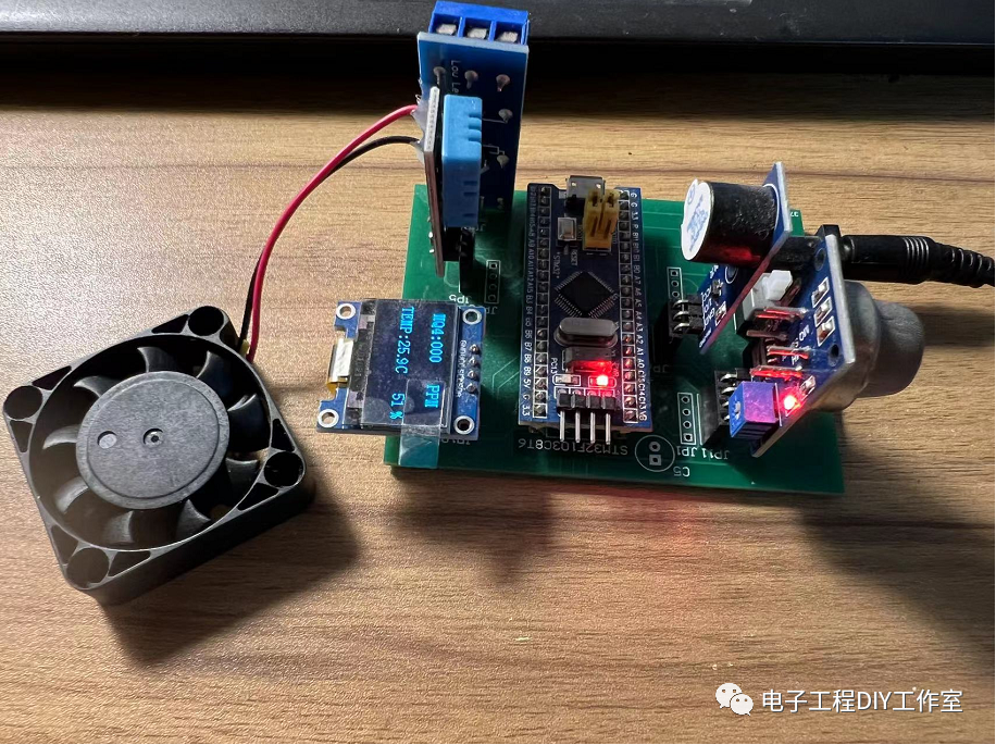 采用stm32单片机作为控制cpu,采用mq4天然气气体采集传感器,dht11温