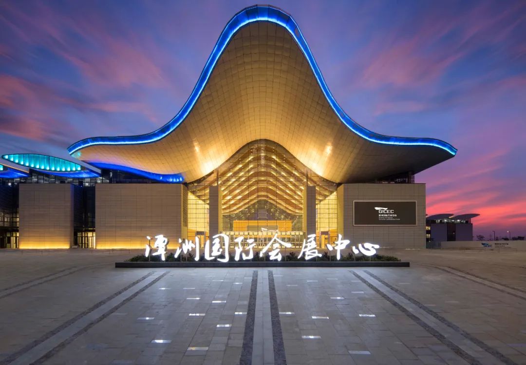 matlab无缝拼接两个图热烈祝贺潭州国际会展中心无缝液晶拼接屏项目