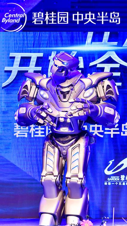 泰坦机器人节目秀笑傲江湖里的机器人是真人扮演还是机器人