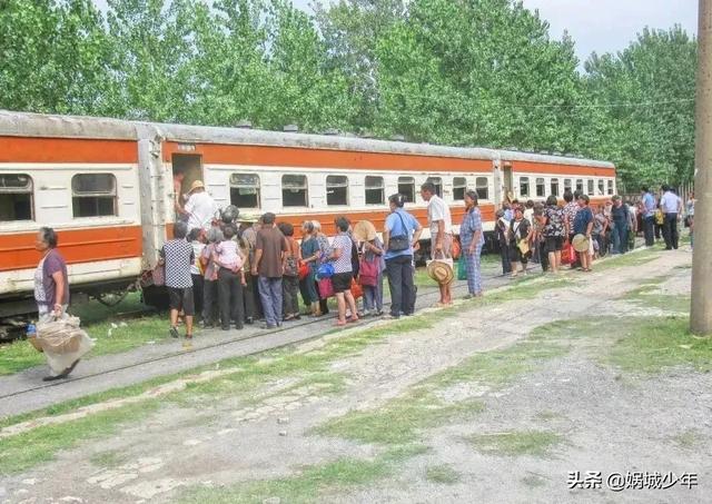 在当时的公路交通条件下,许郸铁路以其成本低廉,吞吐量大,节省人力等