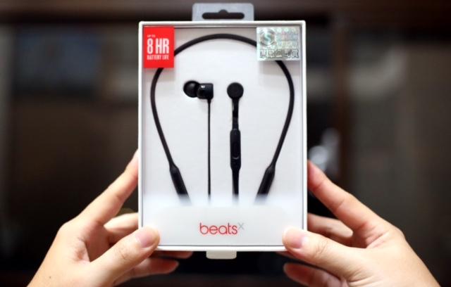 beats耳机开机闪白灯_拥有Apple 灵魂的新潮流耳机，Beats X详细评测