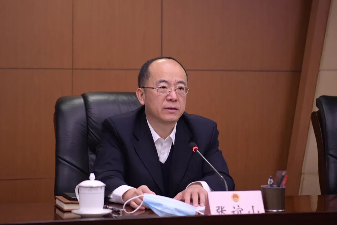 会议由院党组成员,副检察长张秀山主持,各业务部门负责人及综合业务部