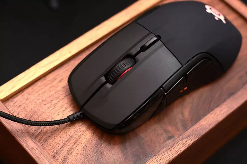 鼠标固定在屏幕中间集众黑科技于一身赛睿rival710鼠标上手体验