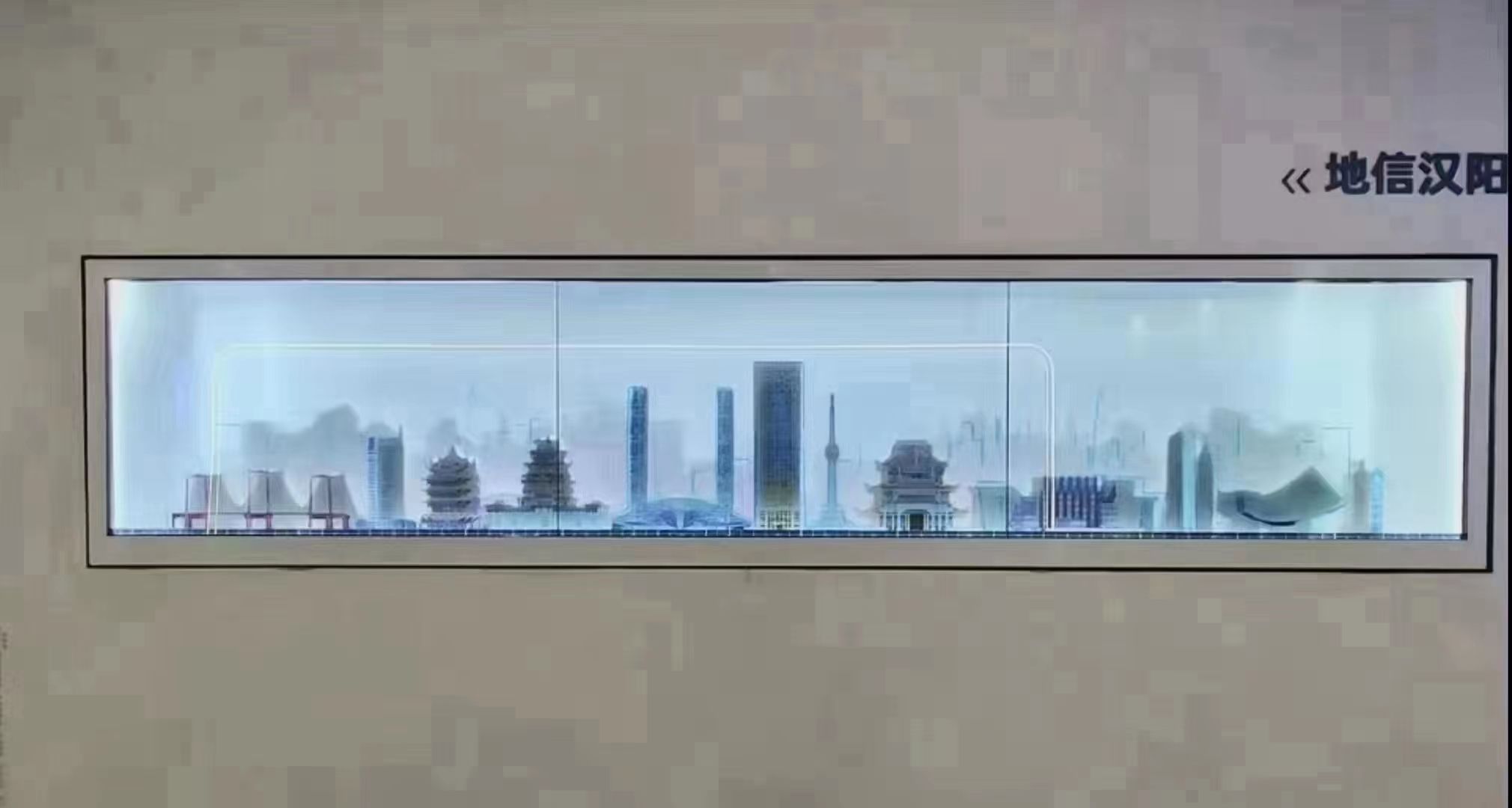 透明拼接屏尺寸详解:从30寸到77寸的参数及应用