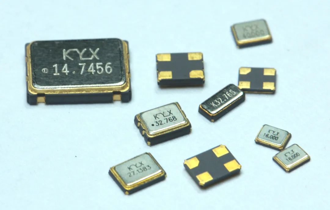 晶振在应用具体起到的作用,微控制器的时钟源可以分为两类:基于机械