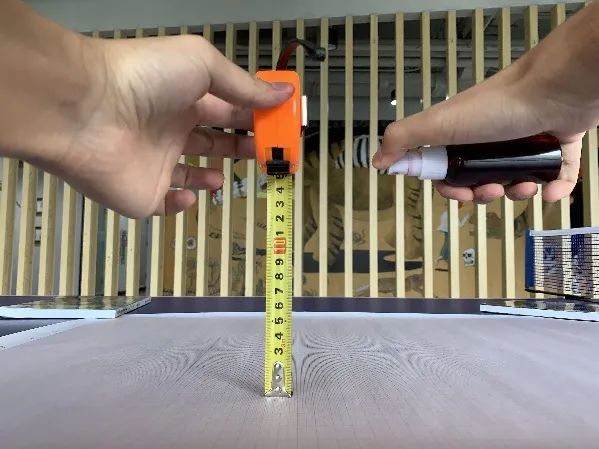 测量喷雾瓶到坐标纸的距离不同距离的喷射图案对比防蚊,防晒喷雾的