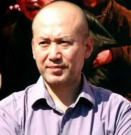 蔡明机器人对比60岁百变老太蔡明近况曝光争议不断却我行我素