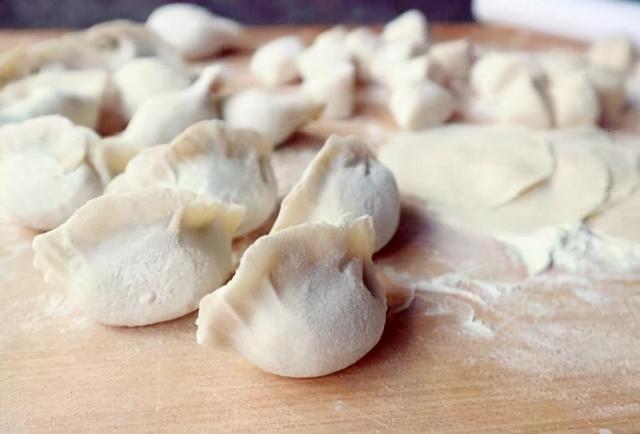 东南西北怎么调出来调饺子馅用生油好还是熟油好教你正确做法饺子吃着