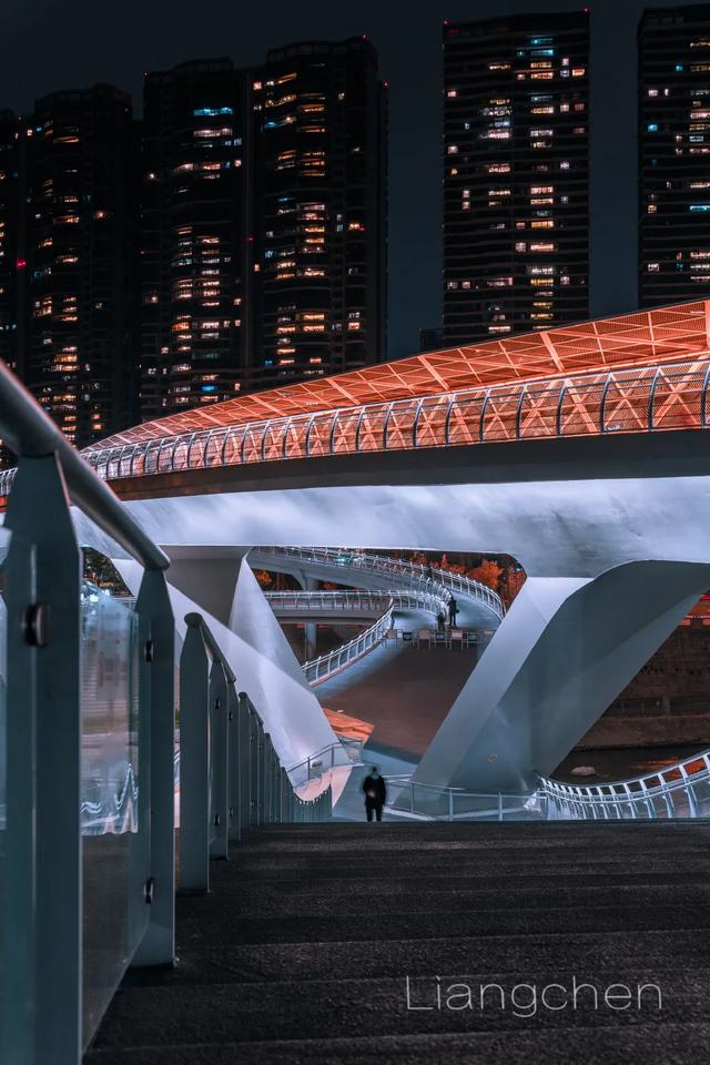 c莫比乌斯函数瞧一桥成都这座莫比乌斯环人行桥