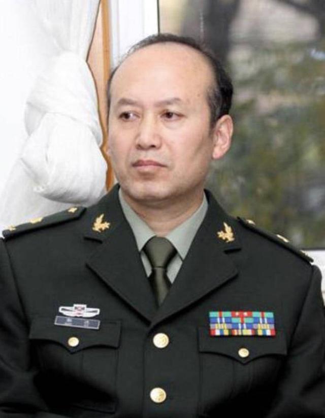 郭达是文职将军(副军级),解放军总政话剧团演员