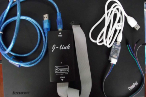 简述调试/仿真器协议（JTAG、SWD）及各类调试器（Jlink、Ulink、STlink）