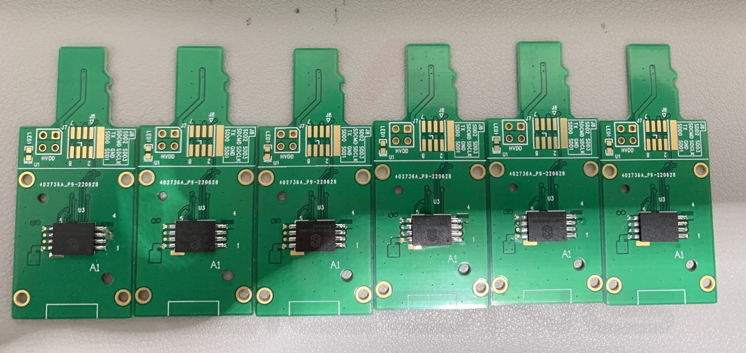 基于FPGA（现场可编程门阵列）的SD NAND图片显示系统是一个复杂的项目，它涉及硬件设计、FPGA编程、SD卡接口、NAND闪存控制以及图像显示等多个方面