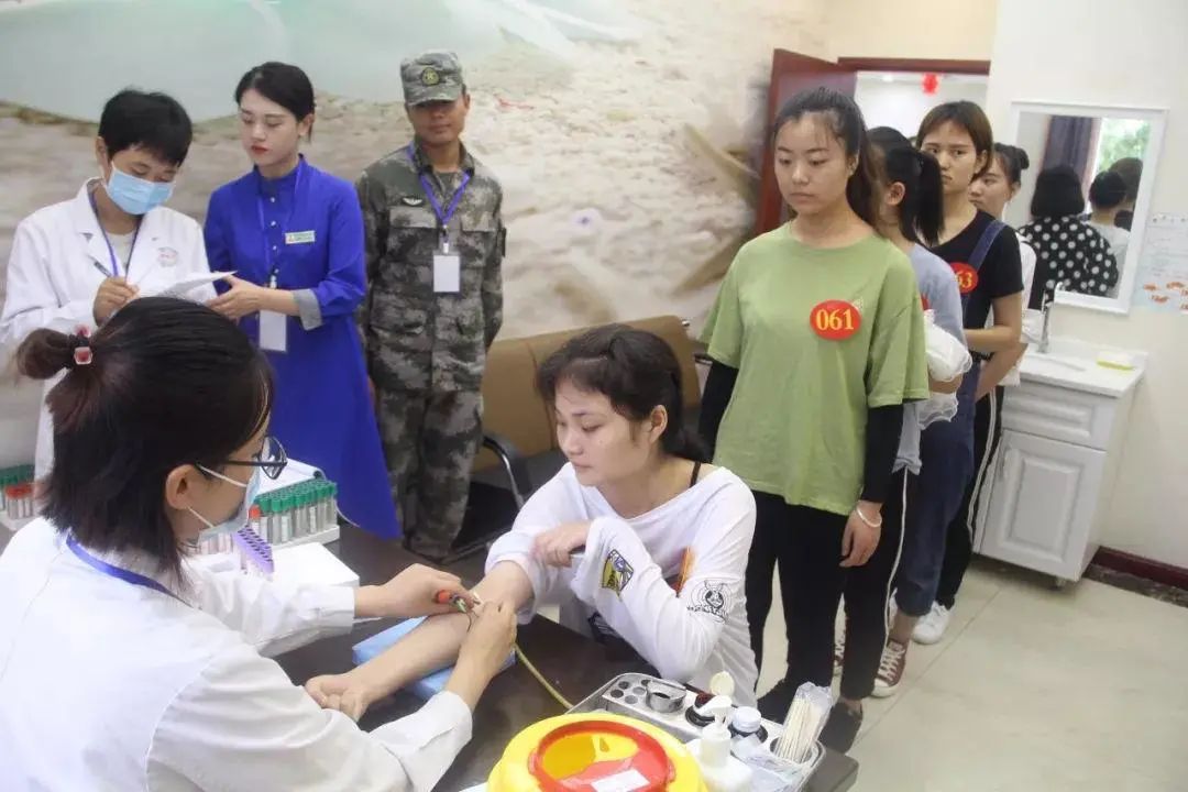 严格程度女兵入伍前的体检是怎么样的严格程度超乎你的想象