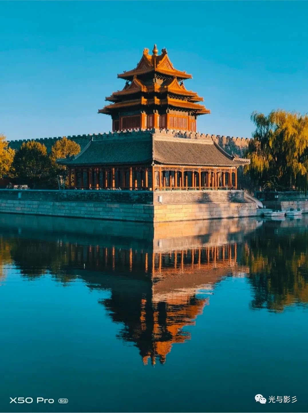 高水平线构图与低水平线构图正好相反,主要表现的重点是水平线以下