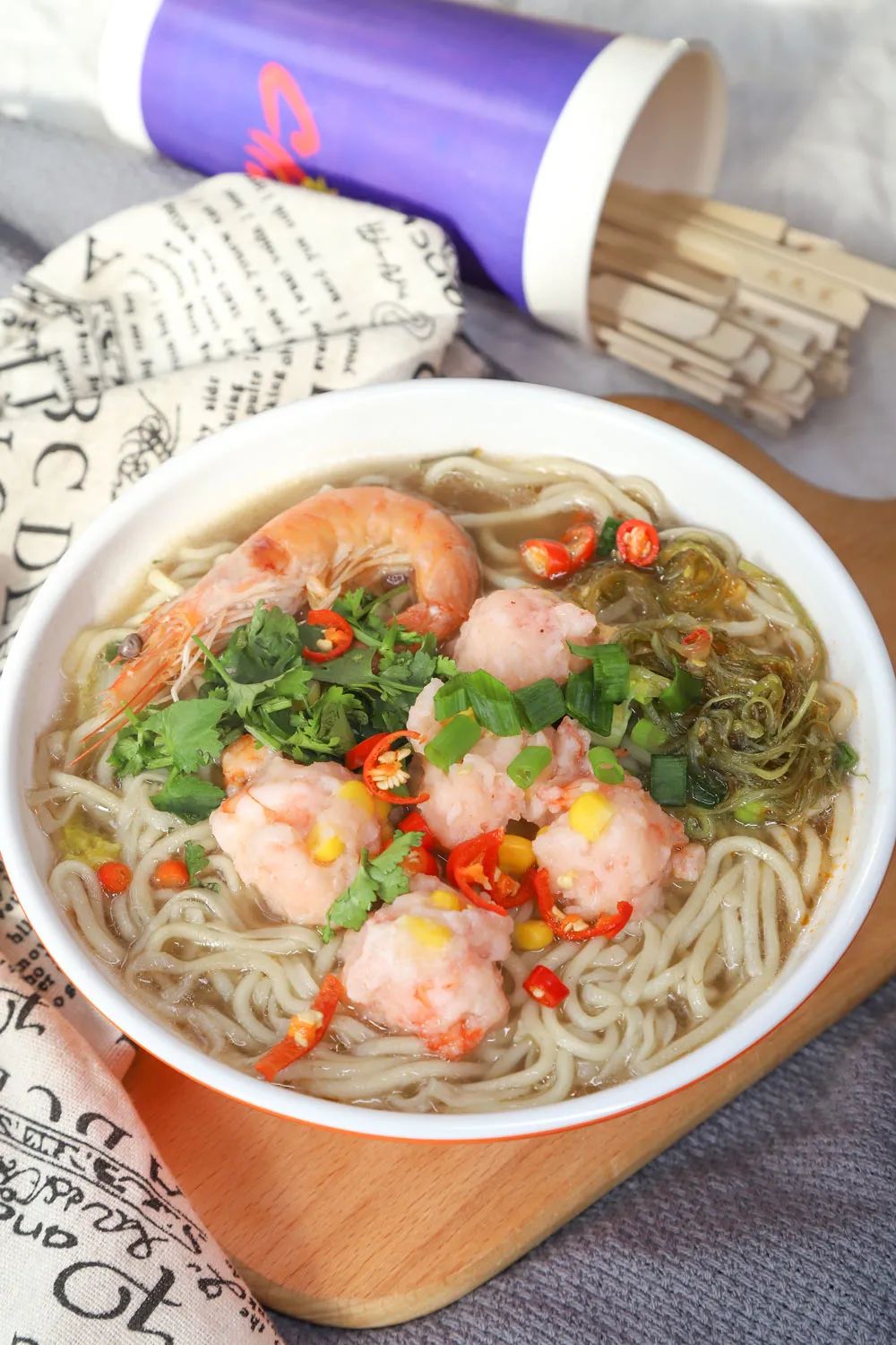 滋补菌汤玉米虾滑面手打虾滑都是现煮现捞,选好汤底,一份差不多3～4