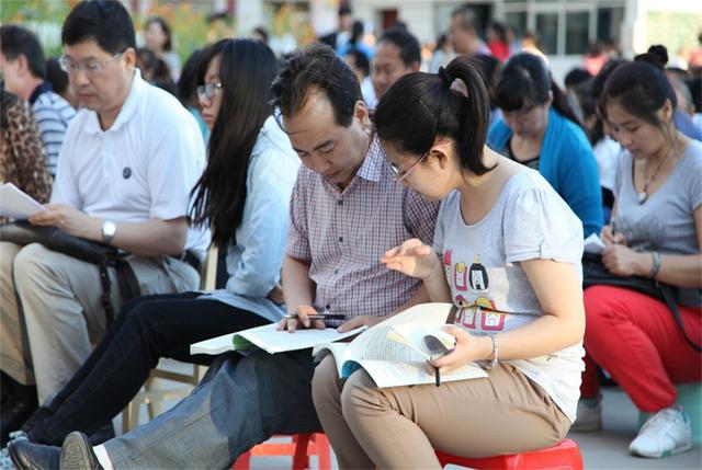 计算机和金融学的就业前景,“年薪20万”大学专业排名出炉，人工智能蝉联榜首，金融无缘前五...