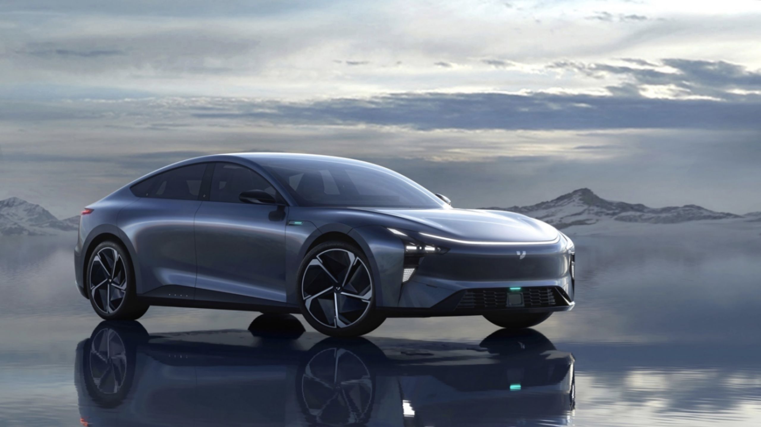 「轿跑」汽车机器人 robo-02 亮相,延续家族式设计语言