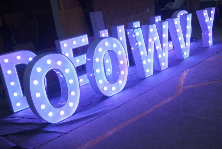 cocos2dx字体外发光前哨与灯泡发光字的浪漫邂逅