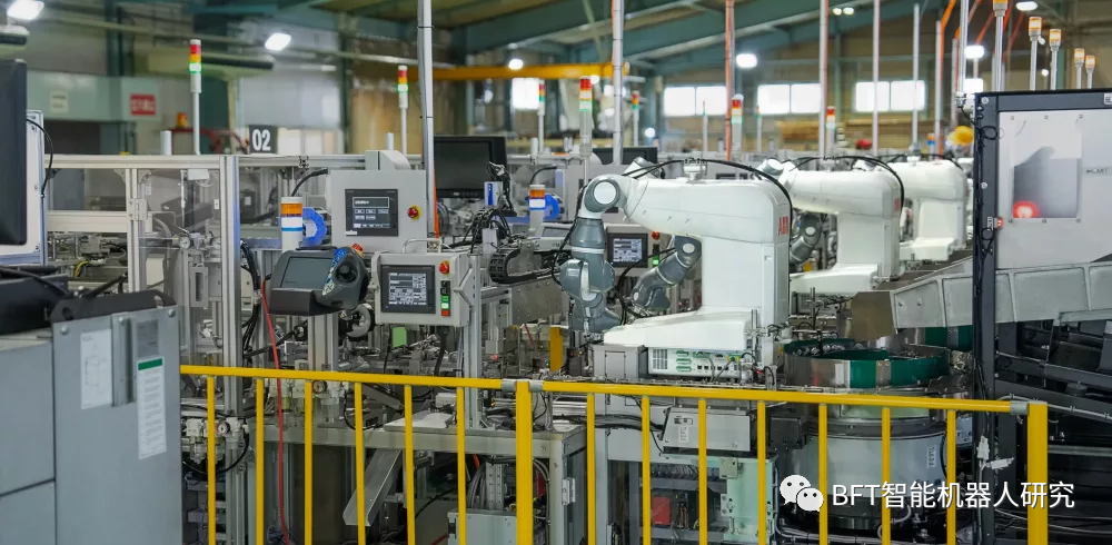 ABB YuMi协作式双臂机器人进入工厂，极大缓解劳动力短缺问题