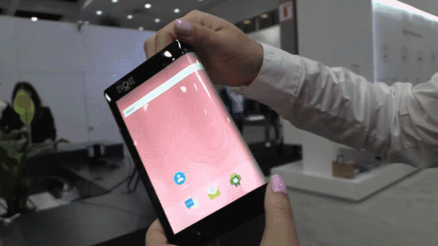 厉害的组件第六代柔性amoled显示屏有多厉害