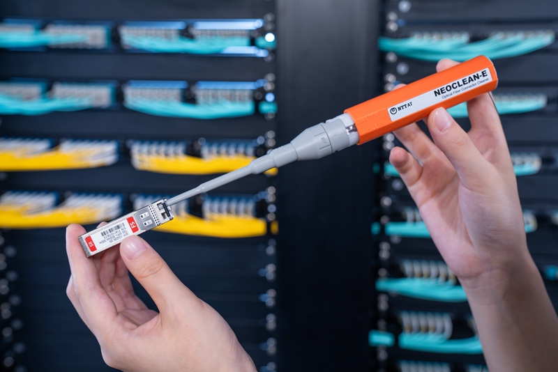 Example for Cleaning a 10G SFP+ Module