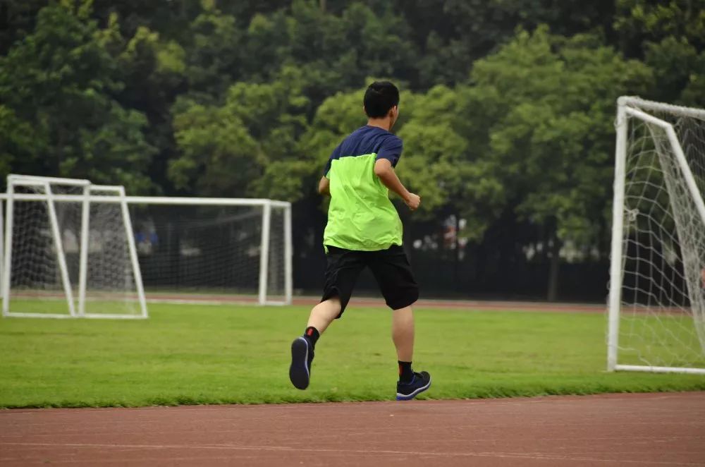 学生跑步照片图片素材图片