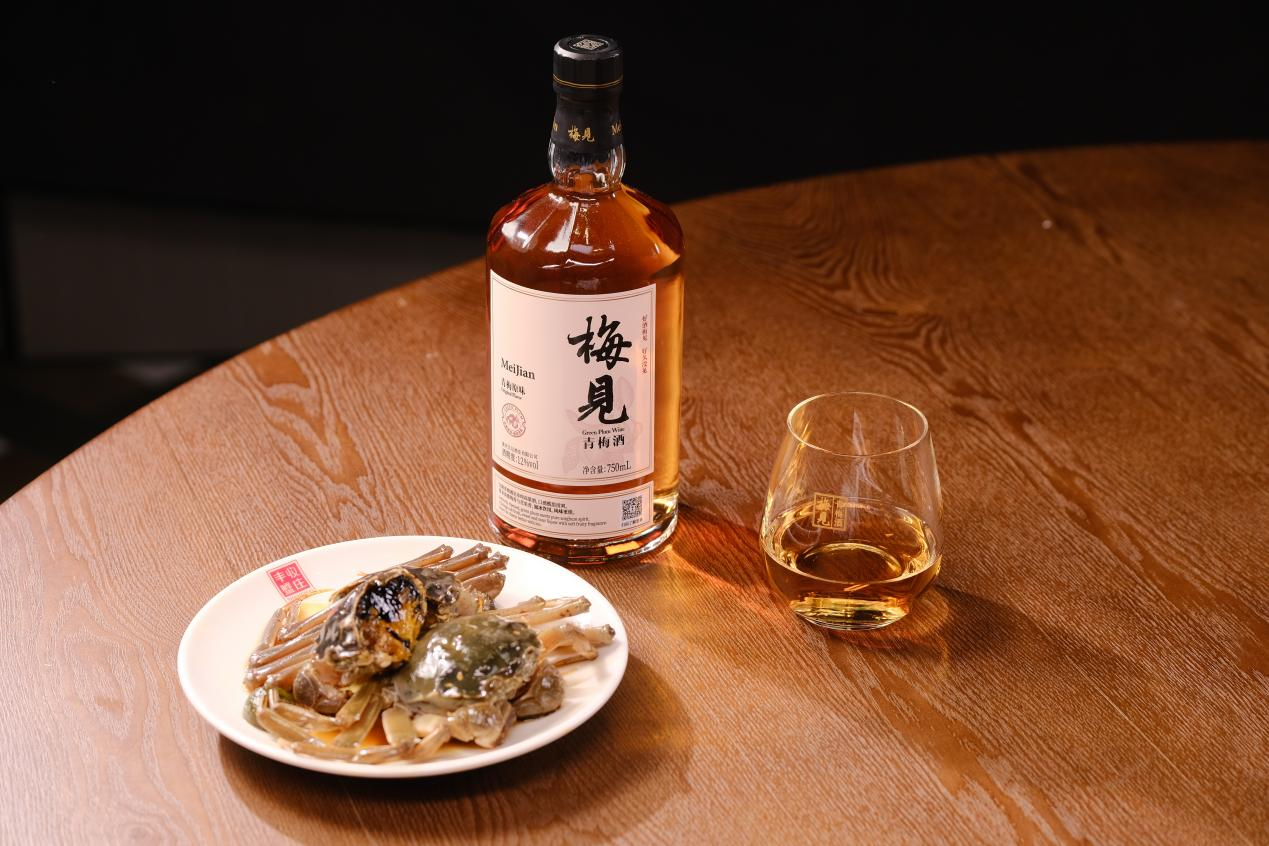 酒水市场变革加剧梅见青梅酒携手丰收蟹庄再次突围