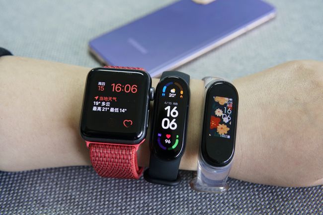 华为手环6鸿蒙智能手环盘点华为手环6比小米手环6贵在哪