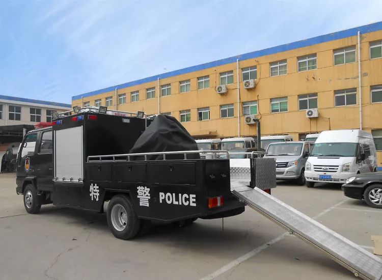 车仪表台上的装饰天坛汽车全顺警用排爆车