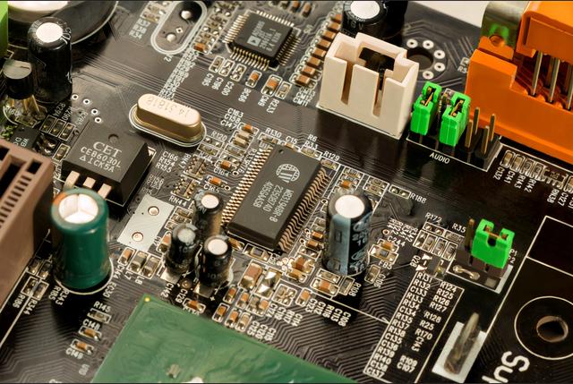 autium pcb手动布线_设计 pcb 电路板,需要哪些相关行业知识?